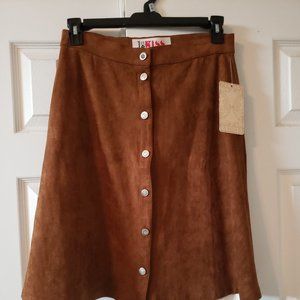 Women's faux suede skirt size L NWT